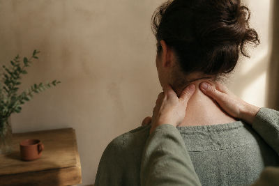 Illustration de l'article : Massage pour les cervicales et la nuque : techniques et soulagement durable