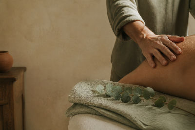 Massage pour les nageurs : récupération après la piscine et prévention des blessures