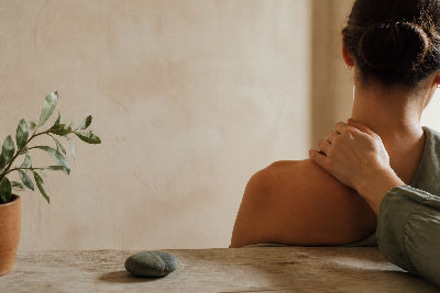 Tensions cervicales liées aux écrans : massage et prévention