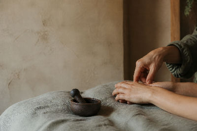 Massage thaï vs shiatsu : différences, bienfaits et lequel choisir