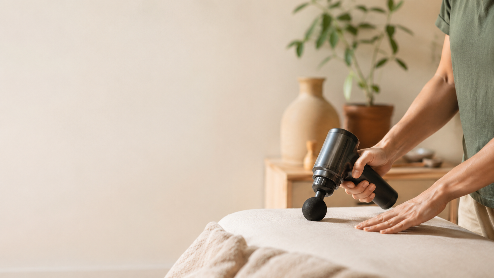 Pistolet de massage vs praticien : que choisir pour une tendinite ?