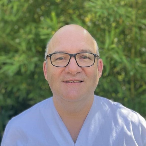 Portrait de Christophe GUÉDON Réflexologue certifié - plantaire, palmaire, faciale, auriculaire et combinée