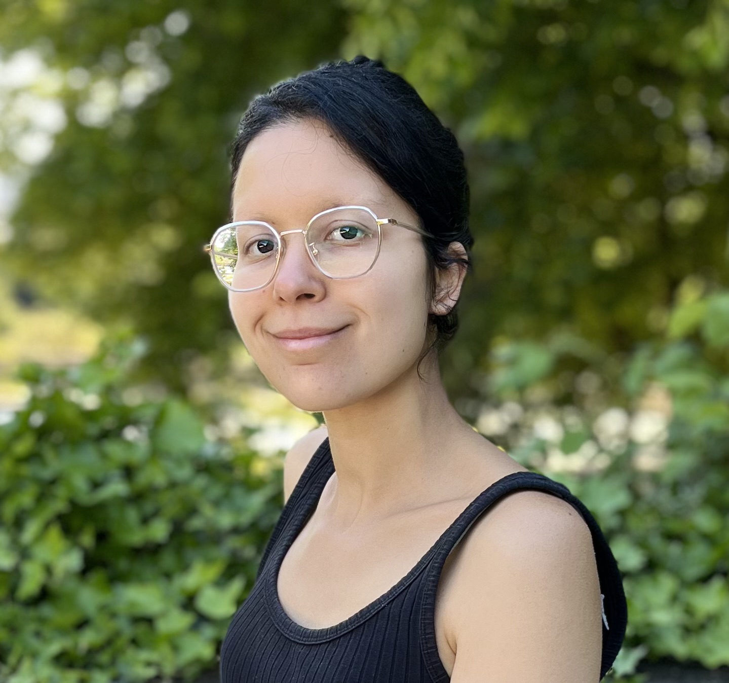 Portrait de Samia Abbouz Massage du ventre Belly Révolution Paris